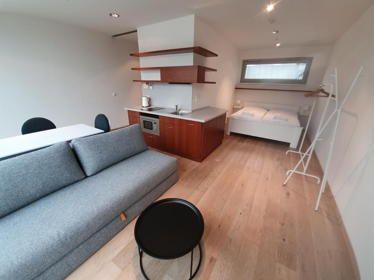 Vn17 Apartments Прага Экстерьер фото